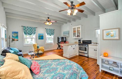 Delray Beach Apartamento | Zen Studio with Pool and Tropical Bar by Atlantic Ave