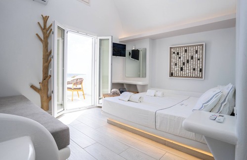 Perissa Hotel | Zen Suites & Spa