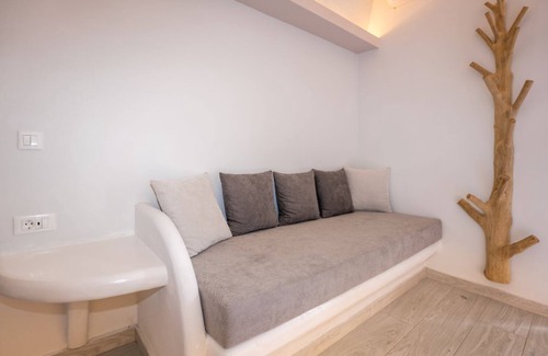 Perissa Hotel | Zen Suites & Spa