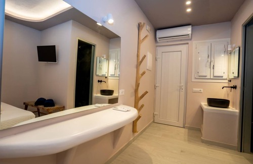 Perissa Hotel | Zen Suites & Spa