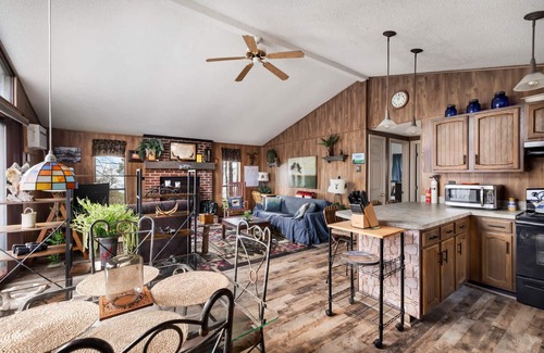 The Woods Chalet De Esquí | Zen Vibe w Fireplace, Grill, Deck & Screened Porch