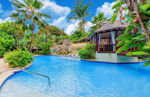 Gibbes Casa | ZenBreak Claridges #10 is a 3 bedroom luxury holiday villa moments away from Gibbs Beach
