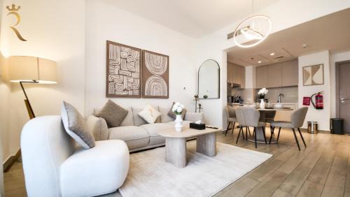 Abu Dhabi Apartamento | Zenith 1BR Retreat with Pool Access - Short Stroll to Yas Mall & Thrill Parks