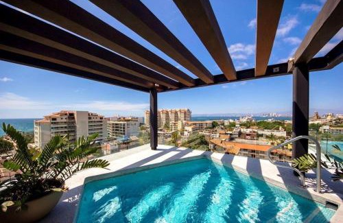 Emiliano Zapata Apartamento | Zenith 601, Zona Romantica, 2 Balconies with Incredible Views, Rooftop Pool