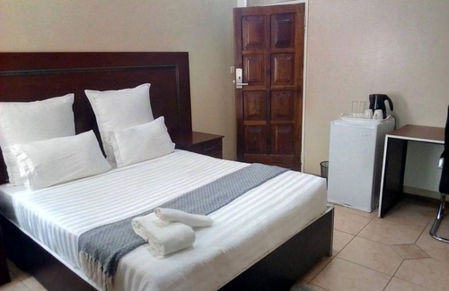 Lusaka Cabina | Zenith lodge