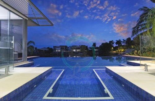 Bayview Apartamento | ZenLux: 4BR Bayview Mansion Infinity Pool + Cinema
