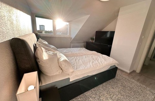 Ostviertel Apartamento | Zentrale Wohnung für 4 mit Bett und Schlafcouch