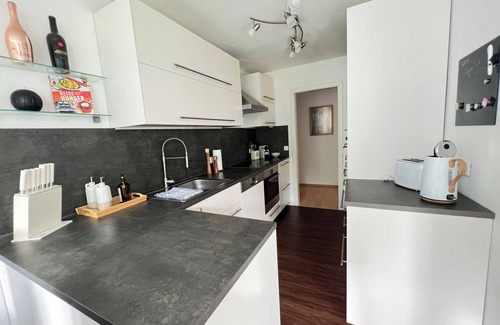 Neuffen Apartamento | Zentrumsnahe Ferienwohnung am Fuße der Burgruine Hohenneuffen