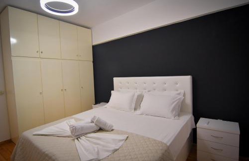 Katerini Apartamento | Zeusplace Black and White Retreat