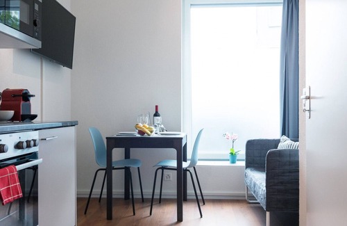 District 9 Apartamento | ZH Jaguar - Altstetten HITrental Apartment