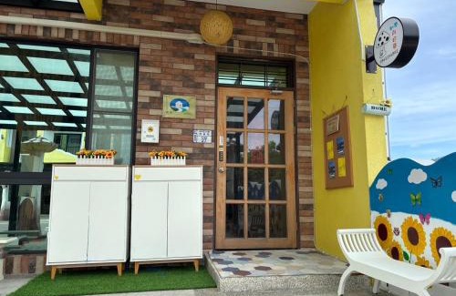 Zhiben Casa | Zhiben Sunflower Bed and Breakfast