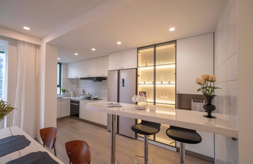 Downtown Shanghai Hotel | Zhome-Near Nanjing Road