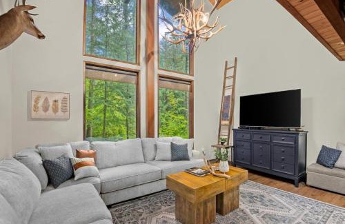Rhododendron Casa | ZigZag Basecamp · Cozy Cabin Perfect for Nature Escapes w/Hot Tub
