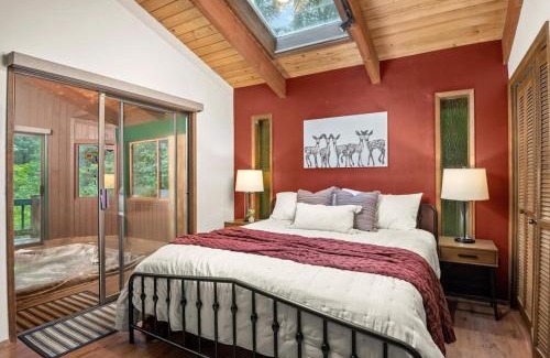 Rhododendron Casa | ZigZag Basecamp · Cozy Cabin Perfect for Nature Escapes w/Hot Tub
