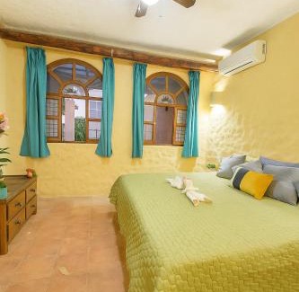 Ixtapa - Zihuatanejo Casa | Zihua 6bed 3bath Home for 12 with Direct Access to Beach