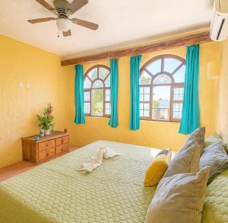 Ixtapa - Zihuatanejo Casa | Zihua 6bed 3bath Home for 12 with Direct Access to Beach