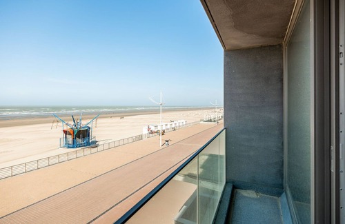 Koksijde-Bad Apartamento | Zilverzand 202 located directly on the beach