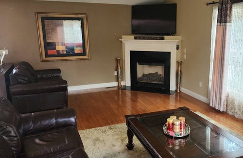 Fitchburg Casa | ZIMLADY PEACEFUL DWELLINGS. CLEAN QUEIT & PEACEFUL RESIDENCE