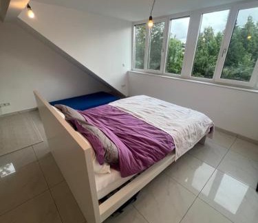 Am Waldfriedhof Apartamento | Zimmer im Haus nahe Ubahn
