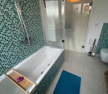 Am Waldfriedhof Apartamento | Zimmer im Haus nahe Ubahn