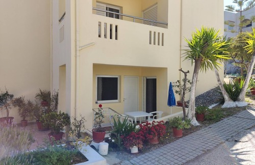 Agii Apostoli Apartamento | Zinovia One-Bedroom Apartment with Garden View
