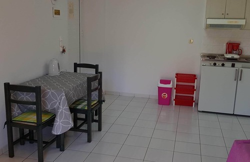 Agii Apostoli Apartamento | Apartamento de 1 dormitorio con balcón en Zinovia 1