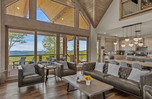 Elk Park Casa | Zion at Eagles Nest - 4BR, pet friendly, hot tub, wood burning fireplace!