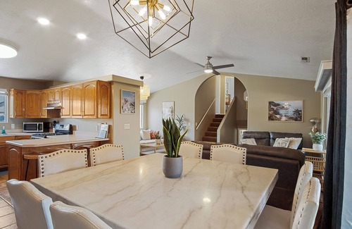 La Verkin Casa | Zion Desert "Cruise" House - private pool, hot tub & game room
