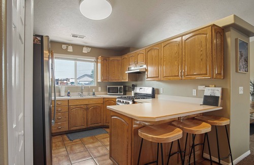 La Verkin Casa | Zion Desert "Cruise" House - private pool, hot tub & game room