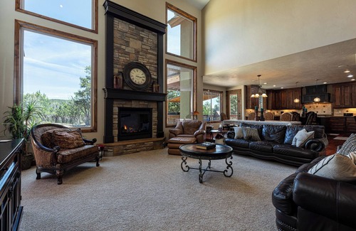 Zion National Park East Entrance Casa | Zion (East) Luxurious Home King Beds WiFi Privacy Hot Tub