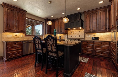 Zion National Park East Entrance Casa | Zion (East) Luxurious Home King Beds WiFi Privacy Hot Tub