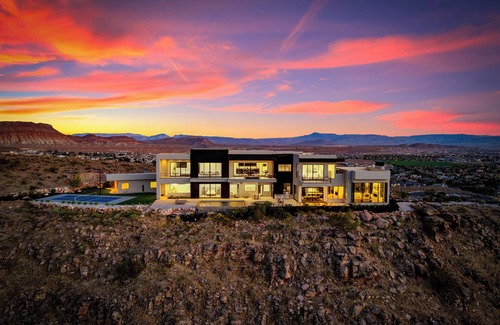 Washington Fields Casa | Zion Luxe Retreat / Pool Cinema Pickleball