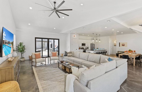 Hurricane Casa | Zion Luxury: PRIVATE POOL/Hot Tub, Pickleball, Ping Pong, Gaming, 5 Bdrms Sleeps 20 Sand Hollow