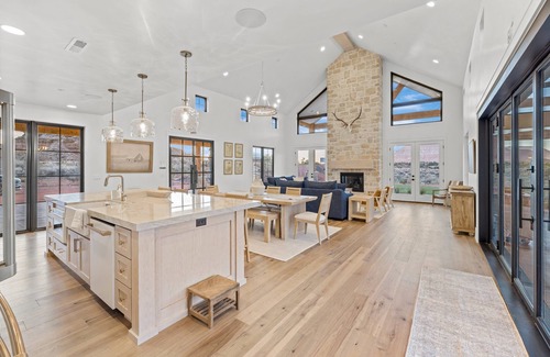 Virgin Apartamento | Zion Rivefront Farmhouse