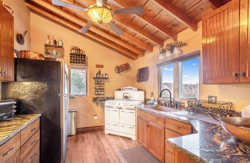 Springdale Villa | Aislado Private Estate / 10 Acre en y rodeado por el Parque Nacional Zion