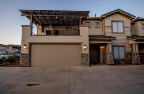 Hurricane Casa | Zion Village Elements 2, Private Backyard Hot Tub