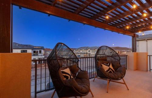 Hurricane Casa | Zion Village Resort 2053 Brand New Home! Private Pool, Hot Tub, and 35mins from Zion National Park