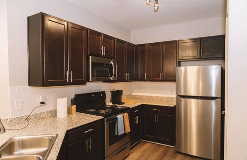 Zionsville Condominio | Zionsville Luxury 1BR w/ Balcony
