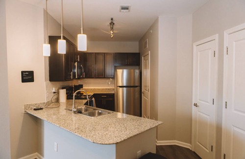 Zionsville Condominio | Zionsville Luxury 1BR w/ Balcony