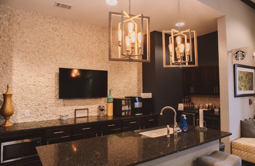 Zionsville Condominio | Zionsville Luxury 1BR w/ Balcony