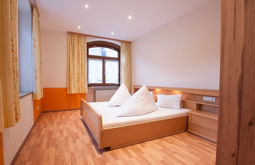 Prutz Apartamento | Zirbenwohnung Haus Rose: The cozy family and pet vacation apartment.