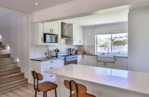 Onrus Casa | Zo'luha - Spacious family home | Mountain View