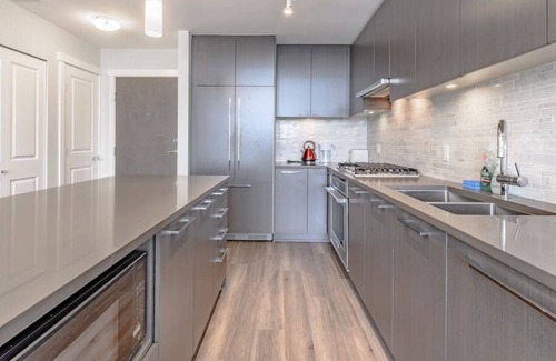 Richmond City Centre Apartamento | Zodiac Palace Richmond 2BD+2BATH penthouse high ceiling #4