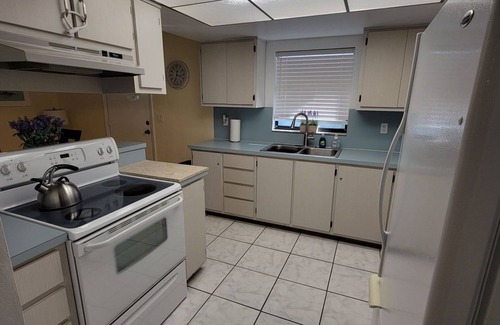 Bonita Springs Casa | Zoey's Retreat! Prime location in the heart of Bonita Springs! Private new pool.