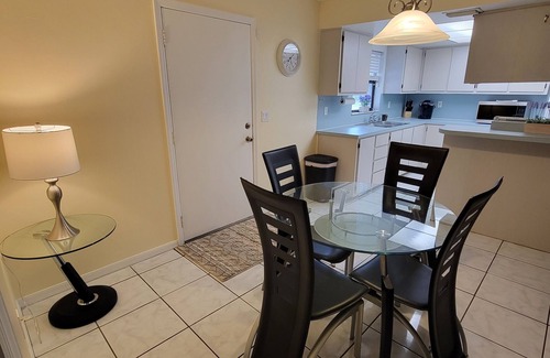 Bonita Springs Casa | Zoey's Retreat! Prime location in the heart of Bonita Springs! Private new pool.