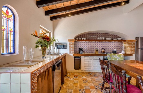 Zona romántica Casa | 2 cuadras de la playa 2 dormitorios y 3 baños Casa de pueblo Ubicación fantástica