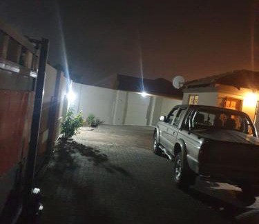 Embalenhle Apartamento | Zondile's guest lodge