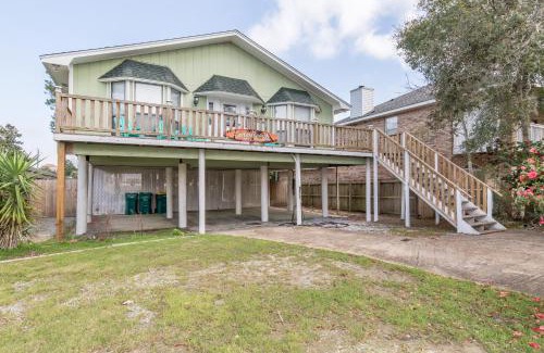 Crystal Beach Casa | Zula Beach Vacation Home, Sleeps 16, Private Heated Pool, 4min Walk To The Beach, Pets Welcome, Fenced Yard