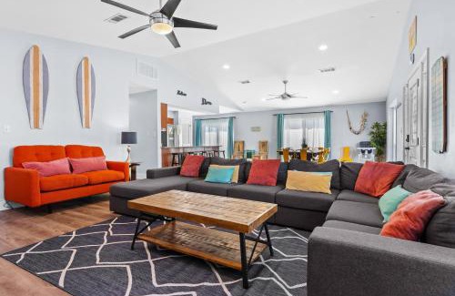 Crystal Beach Casa | Zula Beach Vacation Home, Sleeps 16, Private Heated Pool, 4min Walk To The Beach, Pets Welcome, Fenced Yard