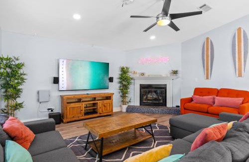 Crystal Beach Casa | Zula Beach Vacation Home, Sleeps 16, Private Heated Pool, 4min Walk To The Beach, Pets Welcome, Fenced Yard